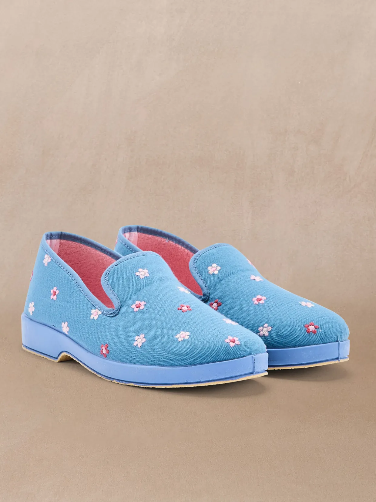 Femme Pédiconfort Charentaises brodées intérieur éponge