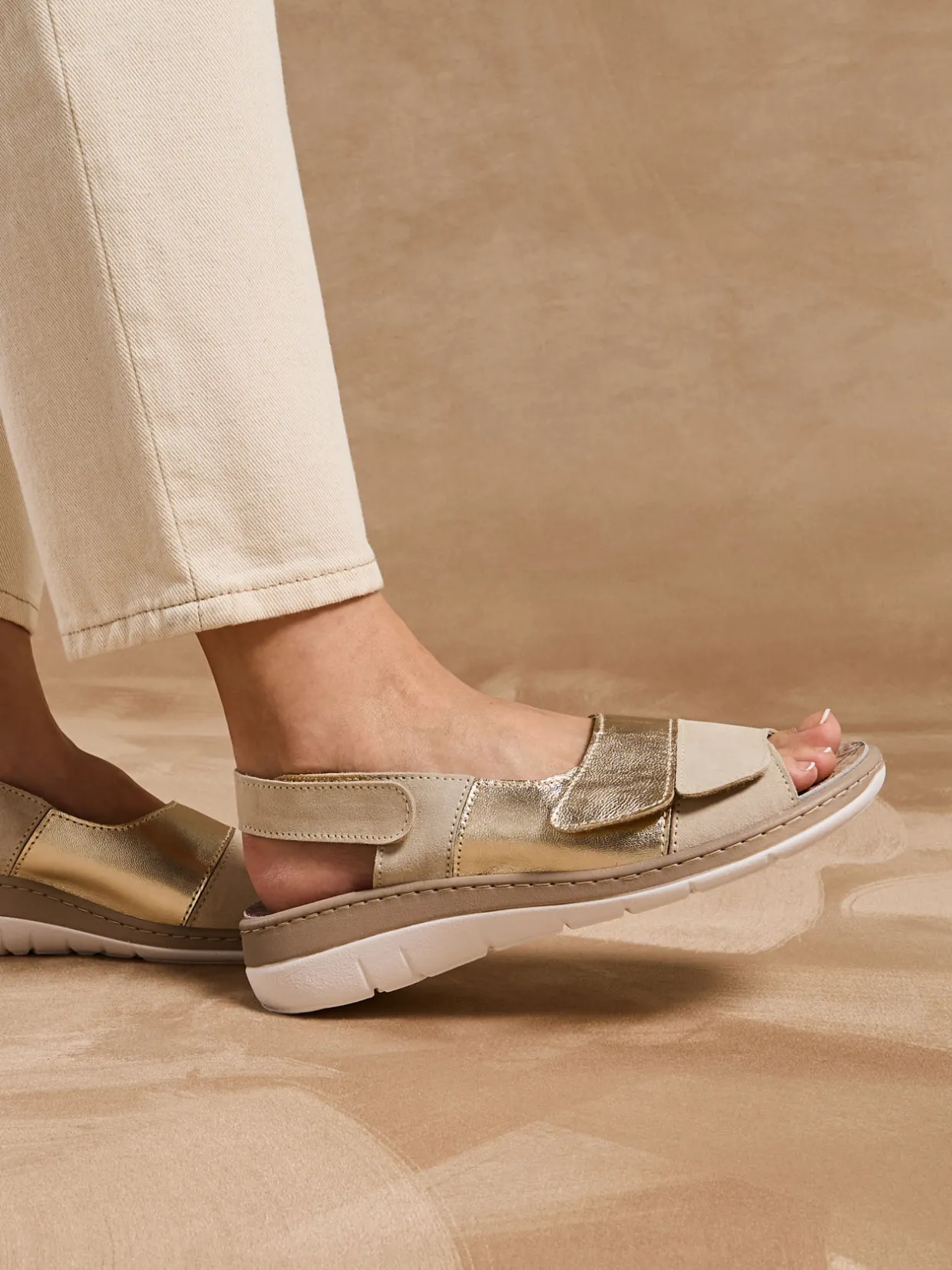 Femme Pédiconfort Sandales à scratchs tout ultra larges