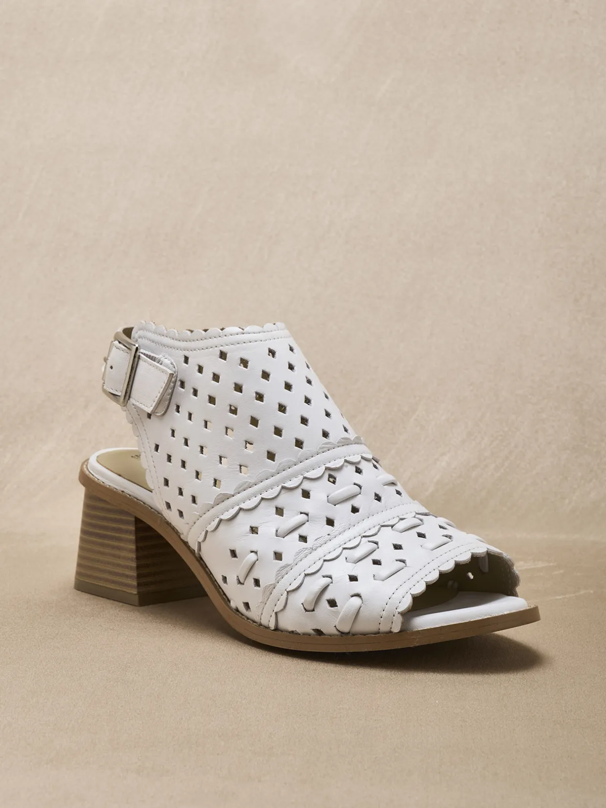 Femme Pédiconfort Sandales montantes cuir perforé