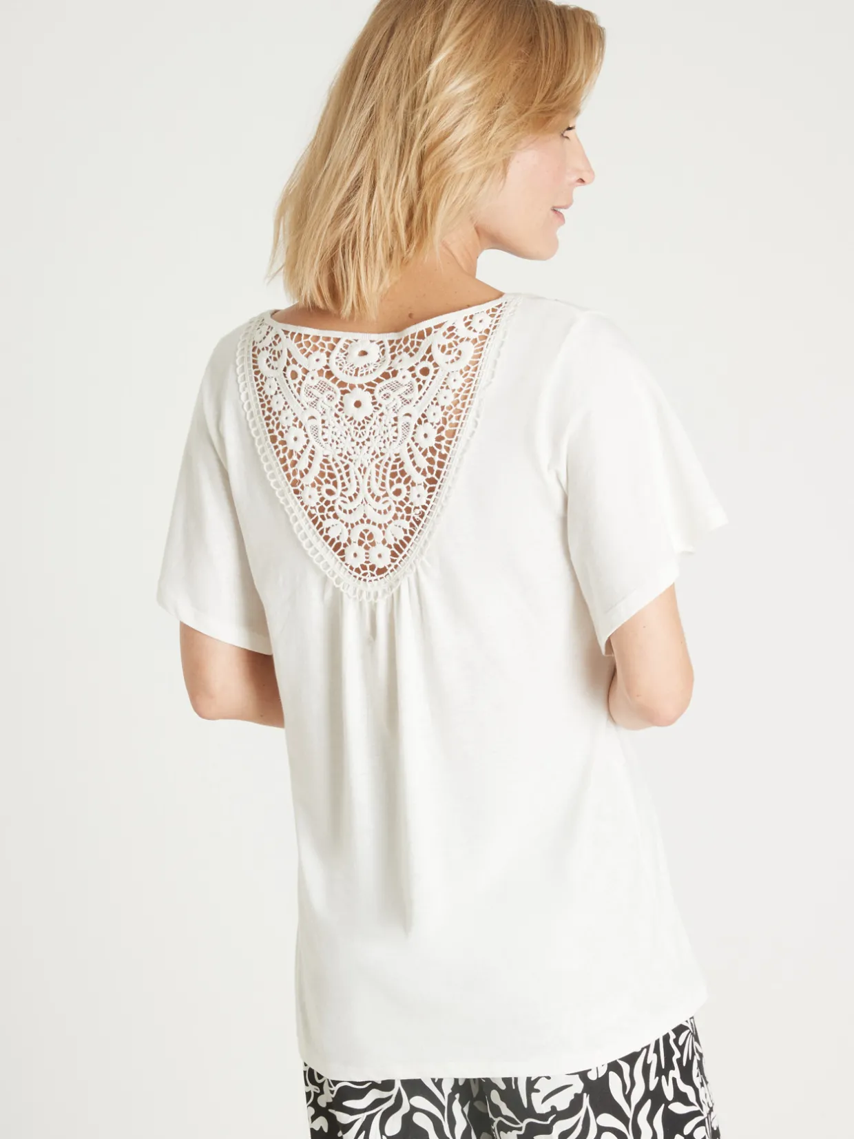 Femme Daxon Tee-shirt avec dentelle au dos