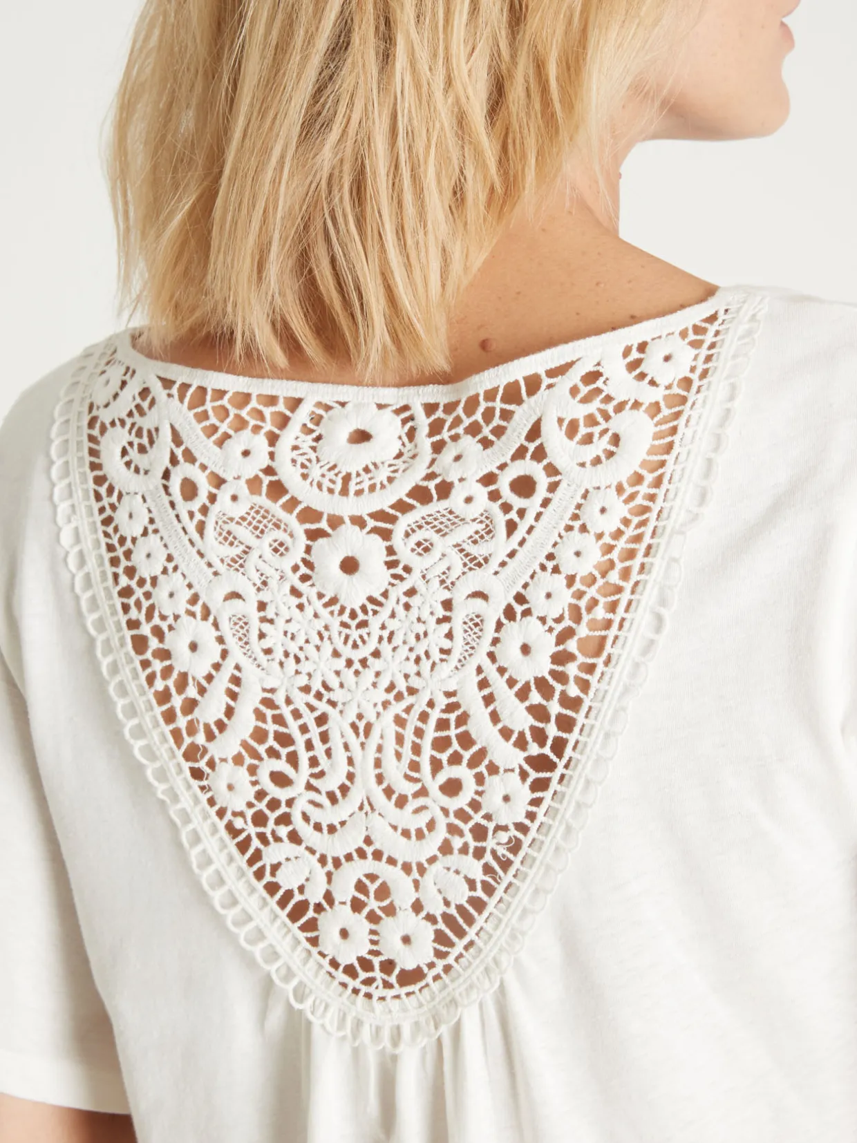 Femme Daxon Tee-shirt avec dentelle au dos