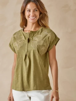 Femme Daxon Tee-shirt brodé encolure tunisienne