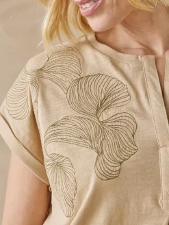 Femme Daxon Tee-shirt brodé encolure tunisienne